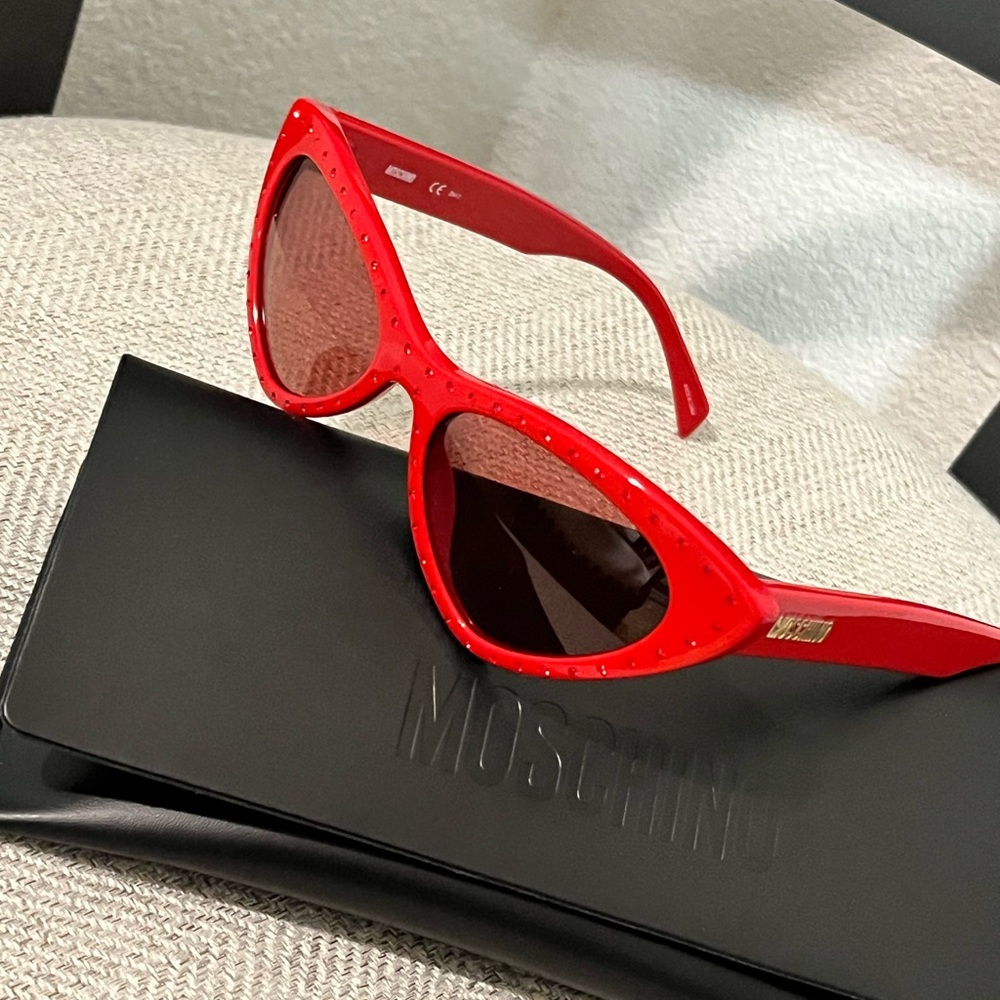 MOSCHINO RARE NWT AUTHENTIC TRIM CRYSTAL STONES CAT-EYE STYLE RED SUNGLASSES